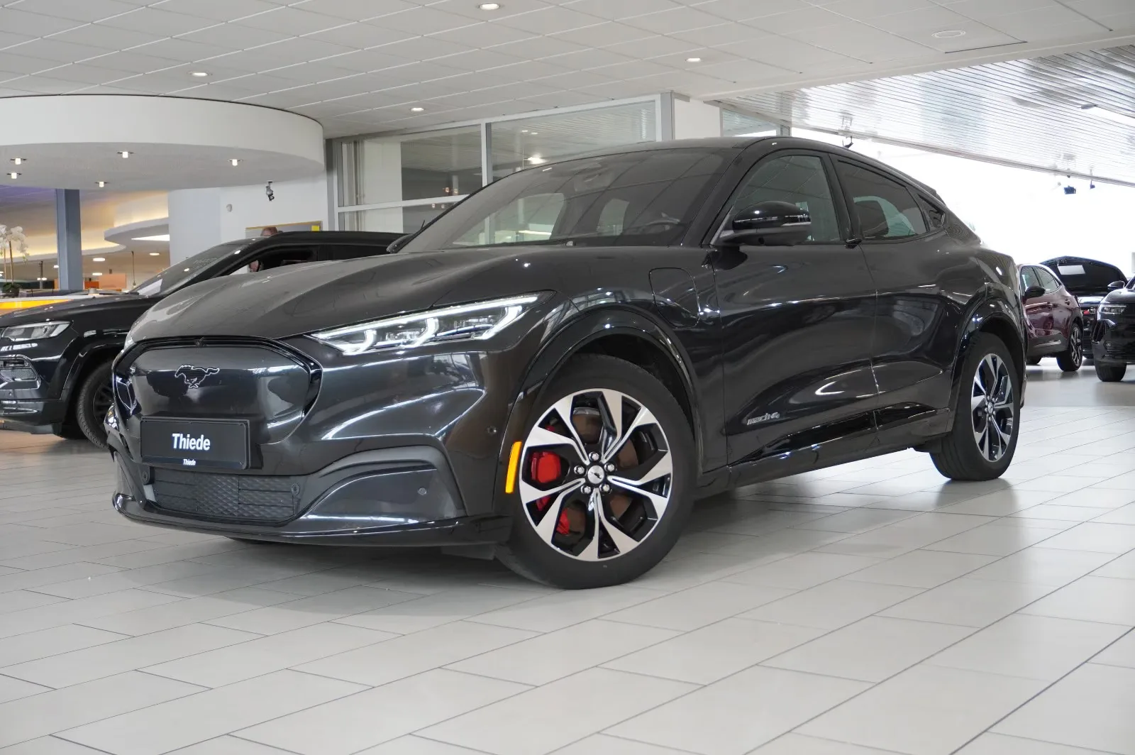FORD MUSTANG MACH-E AWD 99KWH GPS / LED / 360° / PANORAMIQUE /  351 ch | BVA | 99KWH