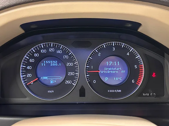 VOLVO XC70 D5 AWD 185 ch SUMMUM BVA - CUIR - ATTELAGE - 155600 km