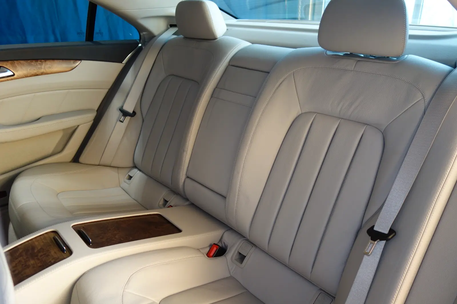 Mercedes-Benz Classe CLS 350 BlueEFFICIENCY | 306 ch | BVA | Cuir beige | Suspension pneumatique | Toit ouvrant | GPS | Sièges chauffants