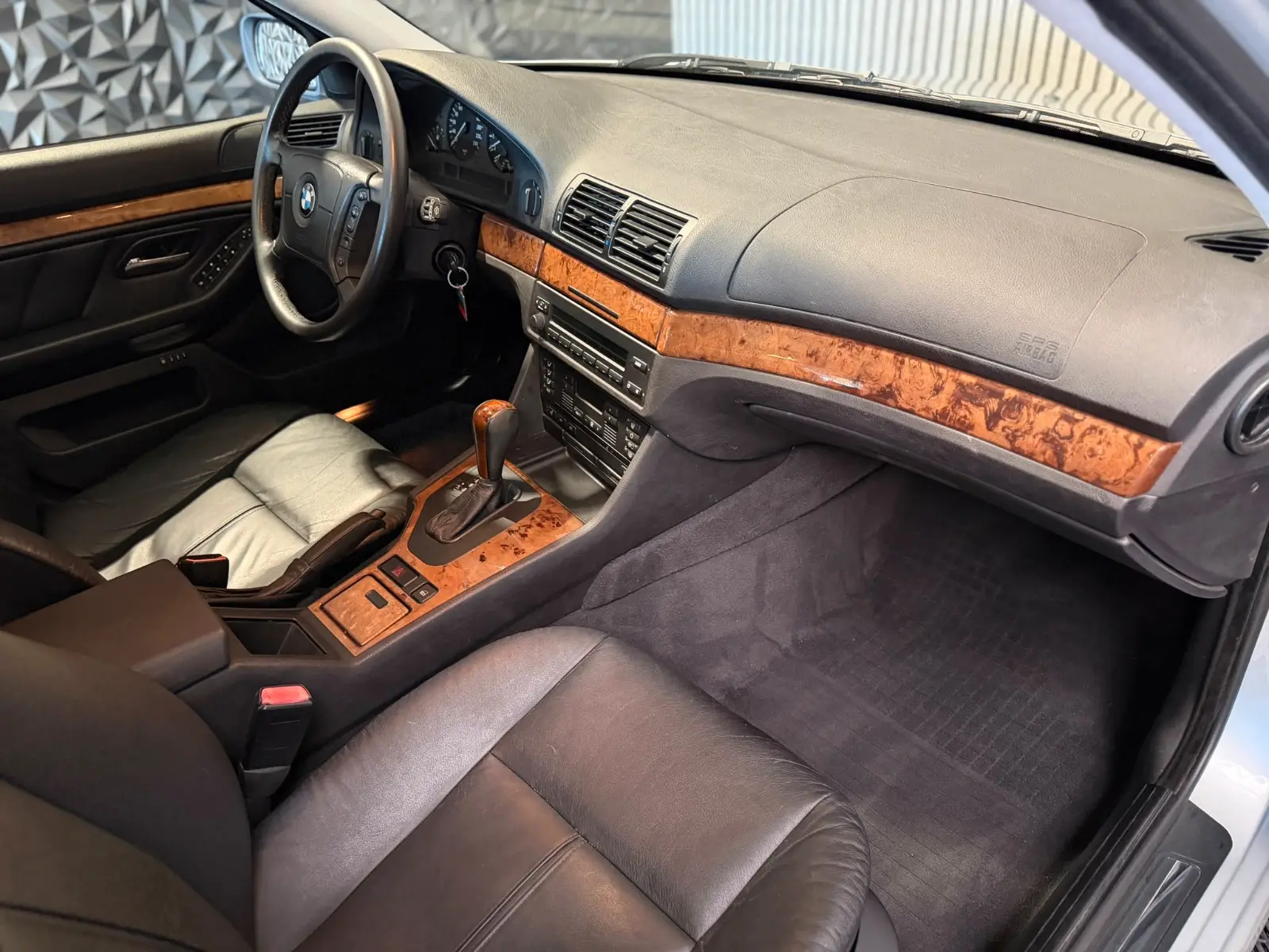 BMW 525i Touring E39 192 ch Exclusive • 6 cylindres • Boîte auto • 120 000 km • Cuir • Xénon • Attelage