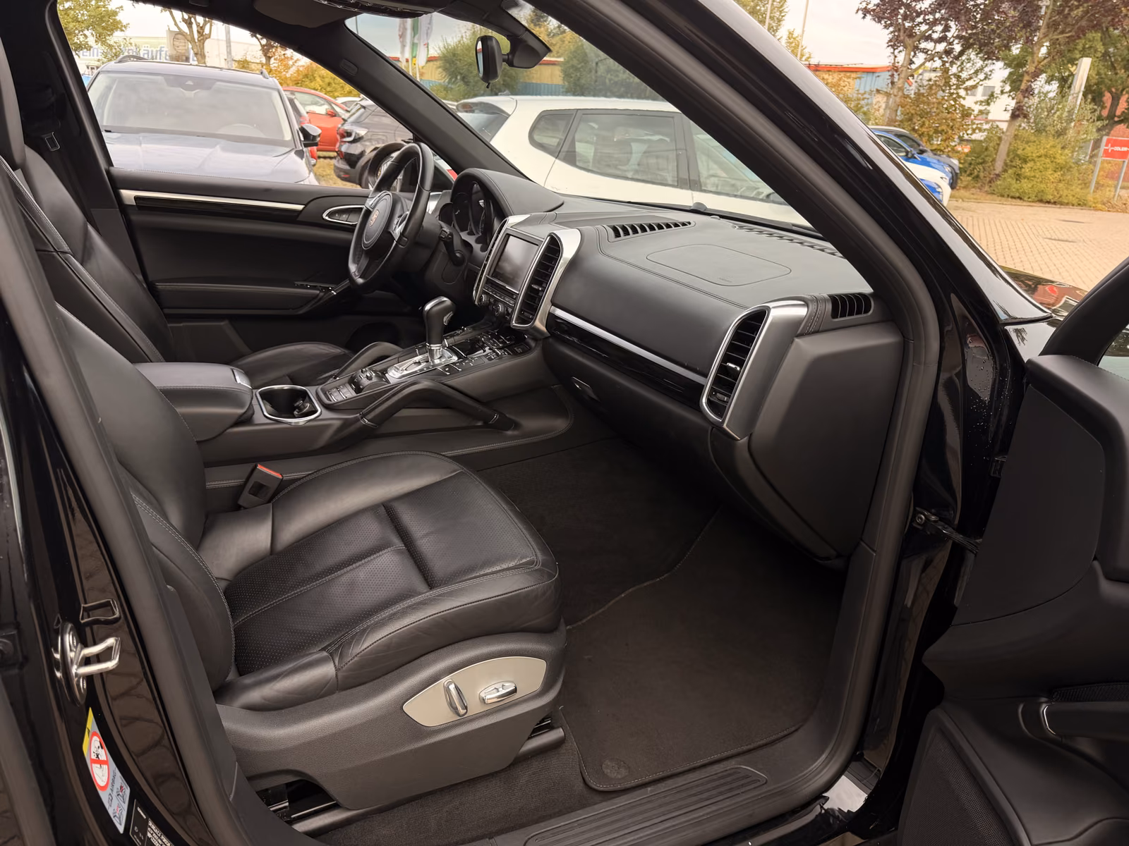 PORSCHE CAYENNE 3.6 V6 299ch TIPTRONIC 4x4 - SUSPENSION PNEUMATIQUE - CHAUFFAGE AUXILIAIRE - TOIT OUVRANT - ATTELAGE - JANTES 20"