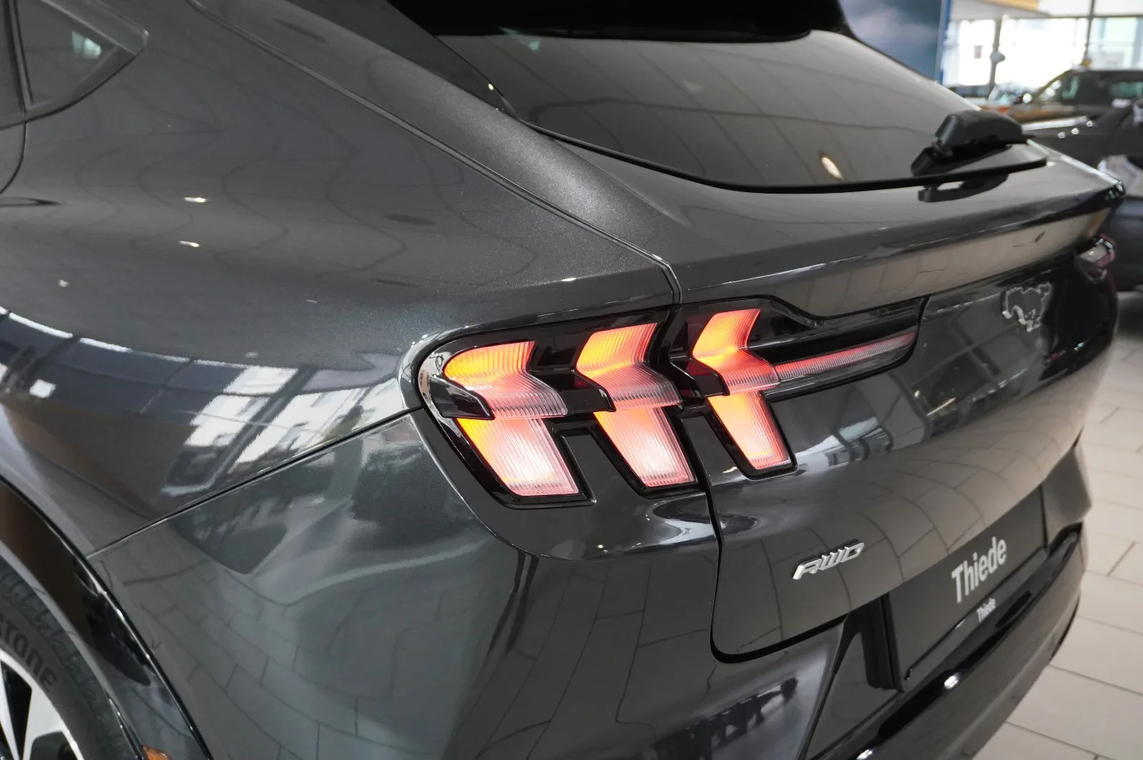 FORD MUSTANG MACH-E AWD 99KWH GPS / LED / 360° / PANORAMIQUE /  351 ch | BVA | 99KWH