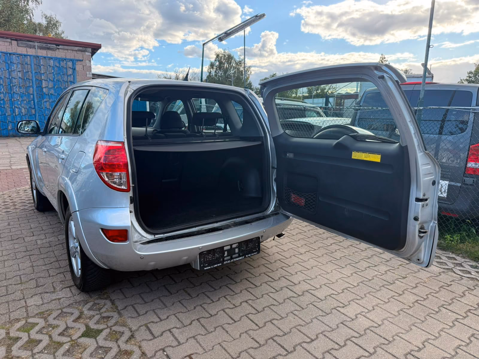 Toyota RAV4 2.2 D-CAT 177 ch 4x4 Sol • Clim auto • Régulateur • Radar de recul • Changeur CD