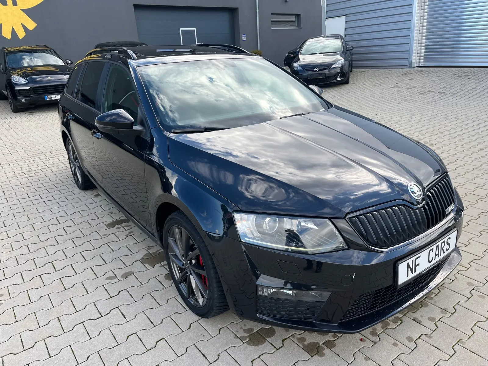 SKODA OCTAVIA COMBI RS 2.0 TDI 184ch DSG - TOIT PANORAMIQUE - ATTELAGE AMOVIBLE - GPS COLUMBUS - JANTES 19" - SIÈGES CHAUFFANTS