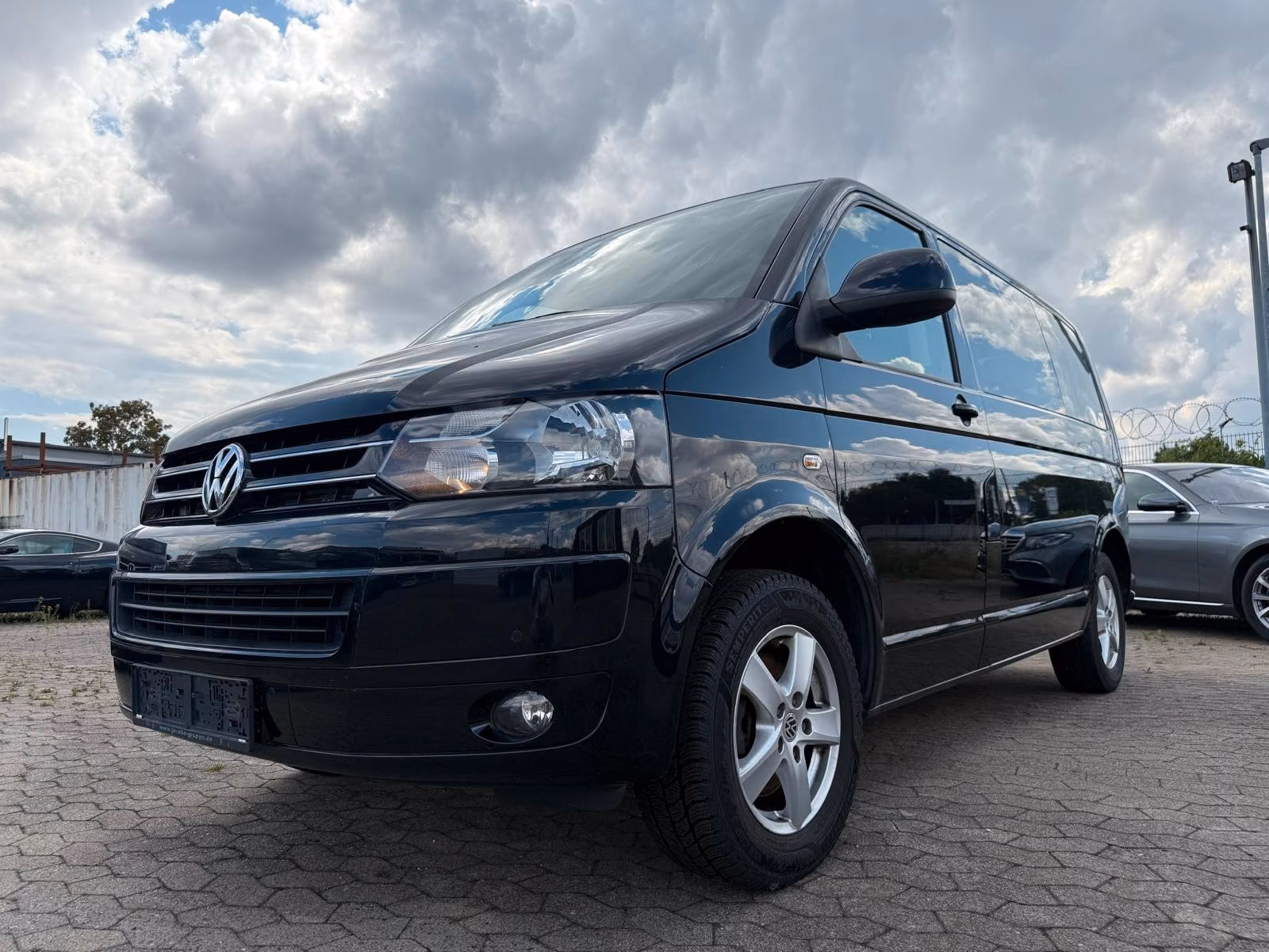 VOLKSWAGEN T5 MULTIVAN SPÉCIAL 2.0 TDI 140ch - 7 PLACES - CHAUFFAGE WEBASTO - GPS - SIÈGES CHAUFFANTS - CLIM BIZONE