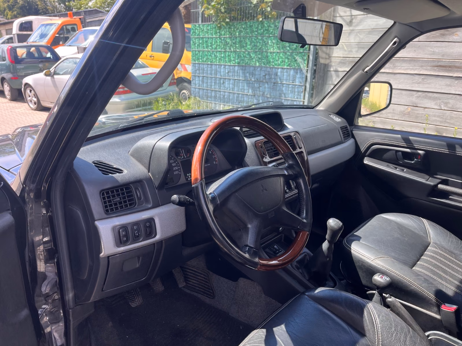 Mitsubishi Pajero Pinin 2.0 GDI 129 ch 4x4 Motion Plus • Cuir • Sièges chauffants • Attelage • Clim