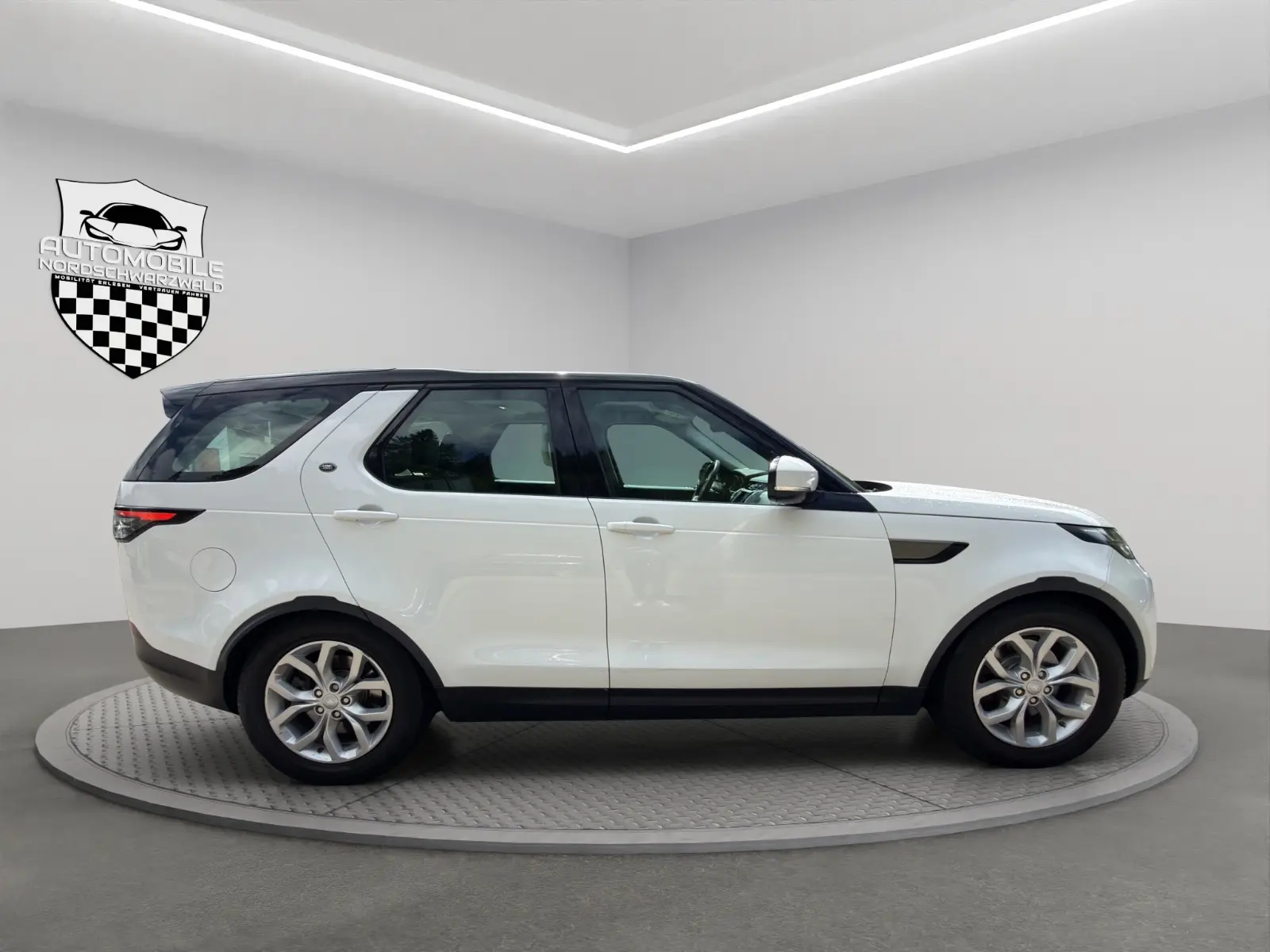 Land Rover Discovery 5 Si6 3.0 V6 SE | 340 ch | BVA | Suspension pneumatique | Cuir | Régulateur adaptatif | Sièges chauffants | Attelage