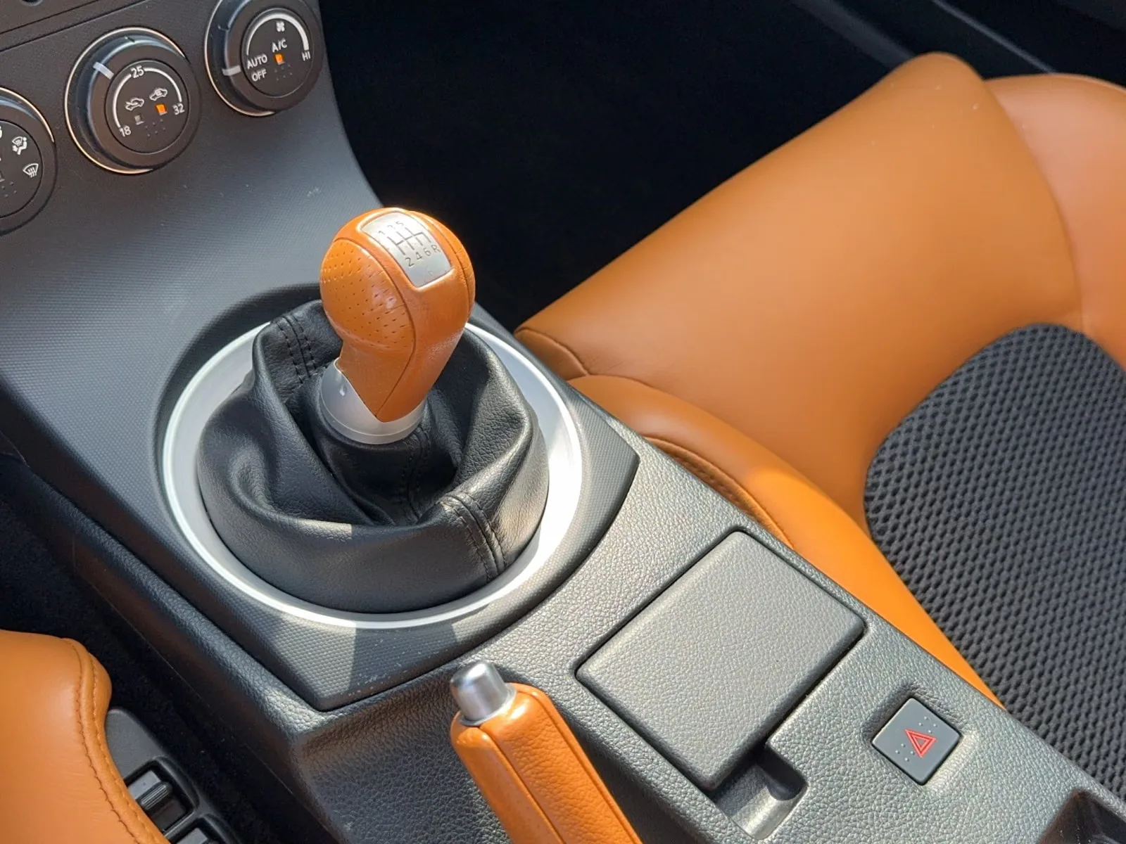 NISSAN 350Z ROADSTER 3.5 V6 280ch PACK PREMIUM - CUIR ALCANTARA ORANGE - BOSE - SIÈGES CHAUFFANTS - FREINS BREMBO