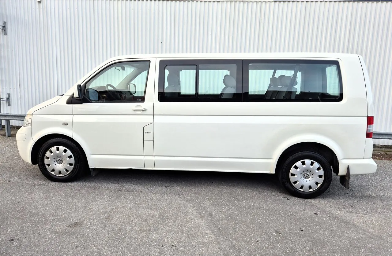 Volkswagen Caravelle 2.5 TDI Comfortline | 131 ch | BVM | 9 places | Chauffage auxiliaire programmable | Climatisation automatique | 2 propriétaires