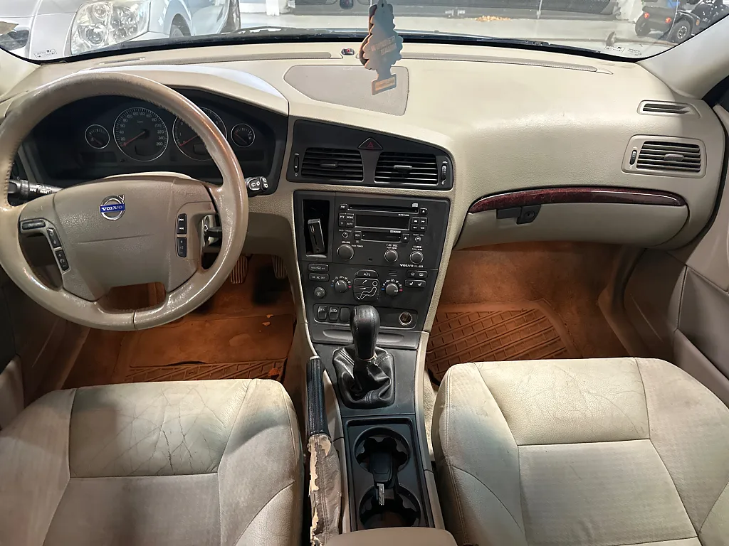 VOLVO V70 2.4 BUSINESS 140 ch 4X2 BVM - ATTELAGE - 250400 km