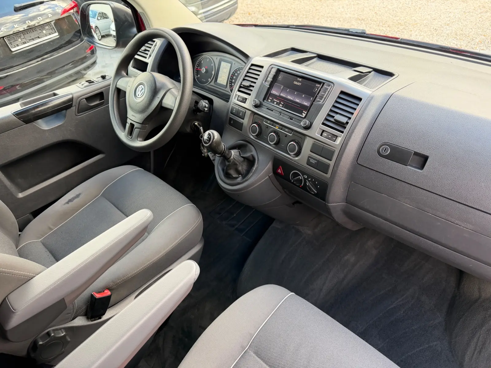 VOLKSWAGEN T5 CALIFORNIA 2.0 TDI 140ch - TOIT RELEVABLE - CHAUFFAGE AUXILIAIRE - ATTELAGE - RÉGULATEUR DE VITESSE