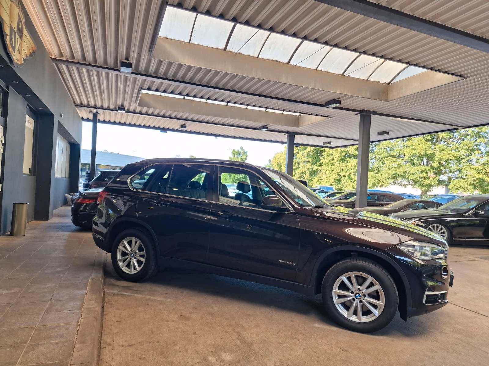 BMW X5 xDRIVE 40d 3.0 BI-TURBO 313ch BVA - CUIR DAKOTA - SIÈGES CHAUFFANTS ET VENTILÉS - ATTELAGE - CAMÉRA DE RECUL - SUSPENSION ADAPTATIVE