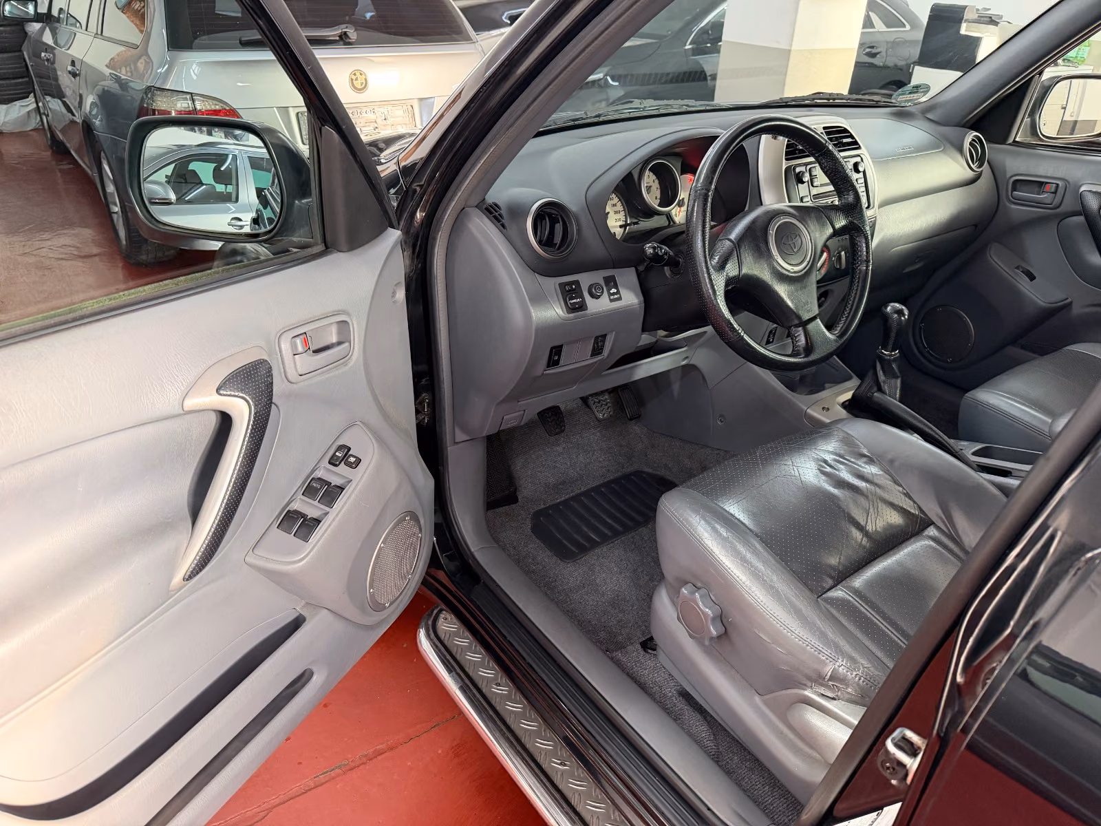 Toyota RAV4 2.0 VVT-i 150 ch 4x4 Limited • 5 portes • Cuir • Toit ouvrant • Sièges chauffants