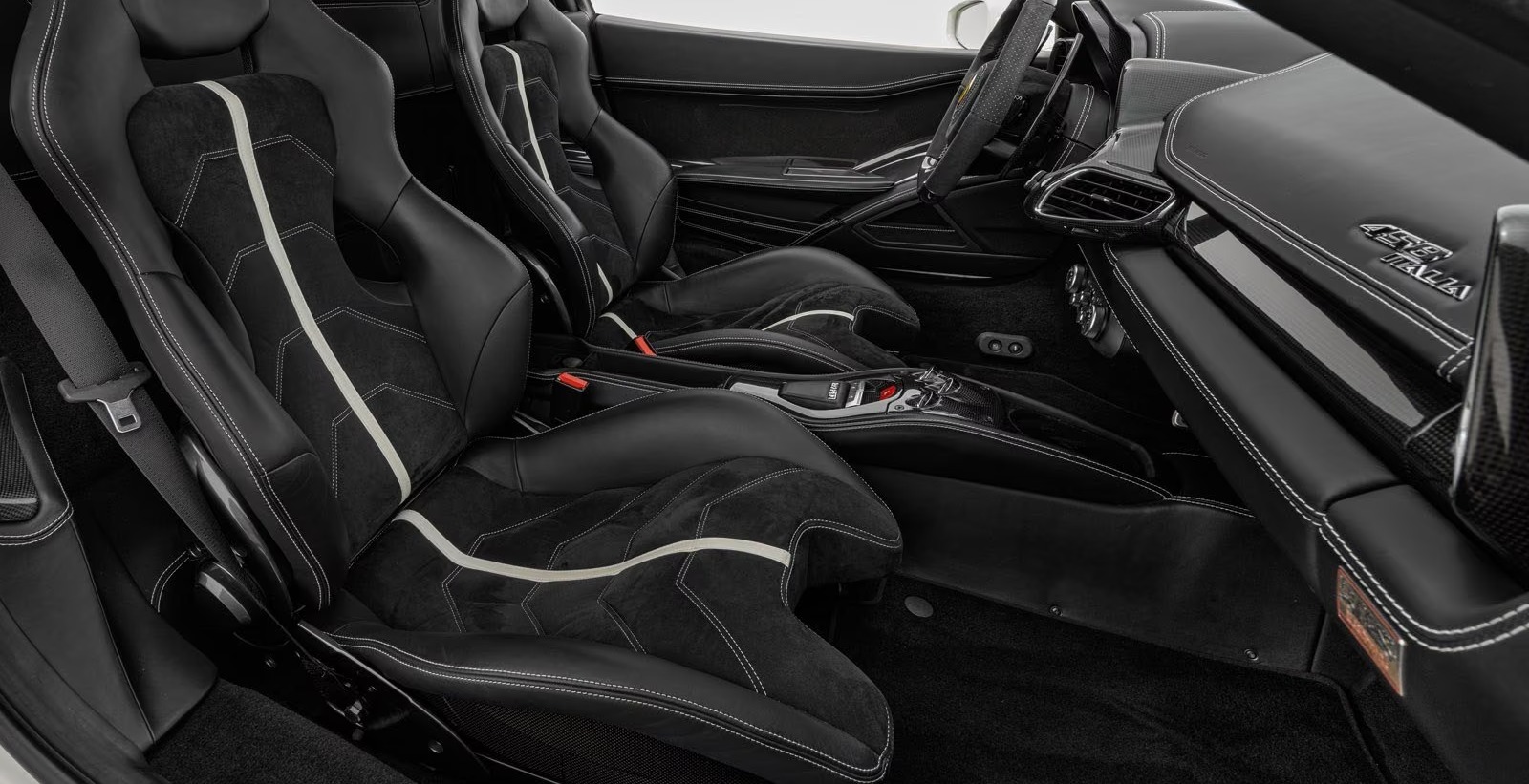 Ferrari 458 Italia V8 570 ch • Boîte F1 DCT • Baquets carbone • Pack Carbone • 48 000 km • Bianco Avus