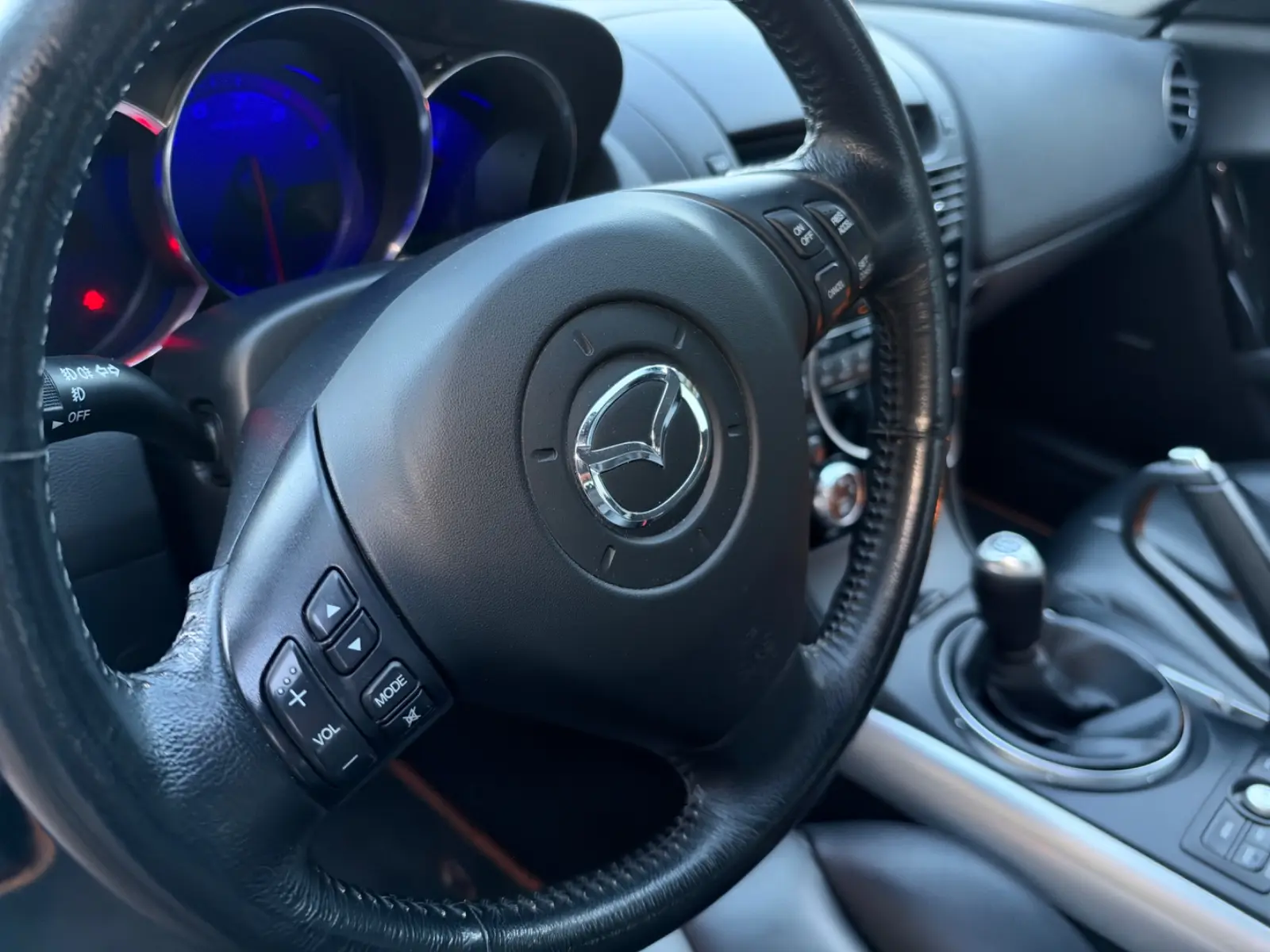 MAZDA RX-8 REVOLUTION 1.3 WANKEL 192ch - CUIR - GPS - SIÈGES CHAUFFANTS ET ÉLECTRIQUES - CLIM AUTO - ÉCHAPPEMENT SPORT FOX