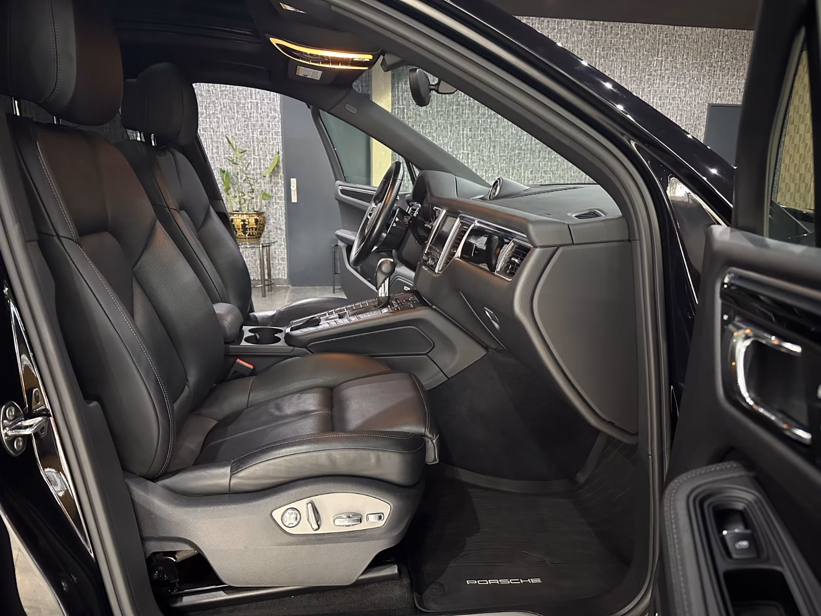 PORSCHE MACAN S / PANORAMA /  / CAMÉRA / BOSE | 340 ch | 4X4 | BVA | HAYON ÉLECTRIQUE | PACK SPORT | RÉGLAGE ÉLECTRIQUE DES SIÈGES AVEC FONCTION MÉMOIRE