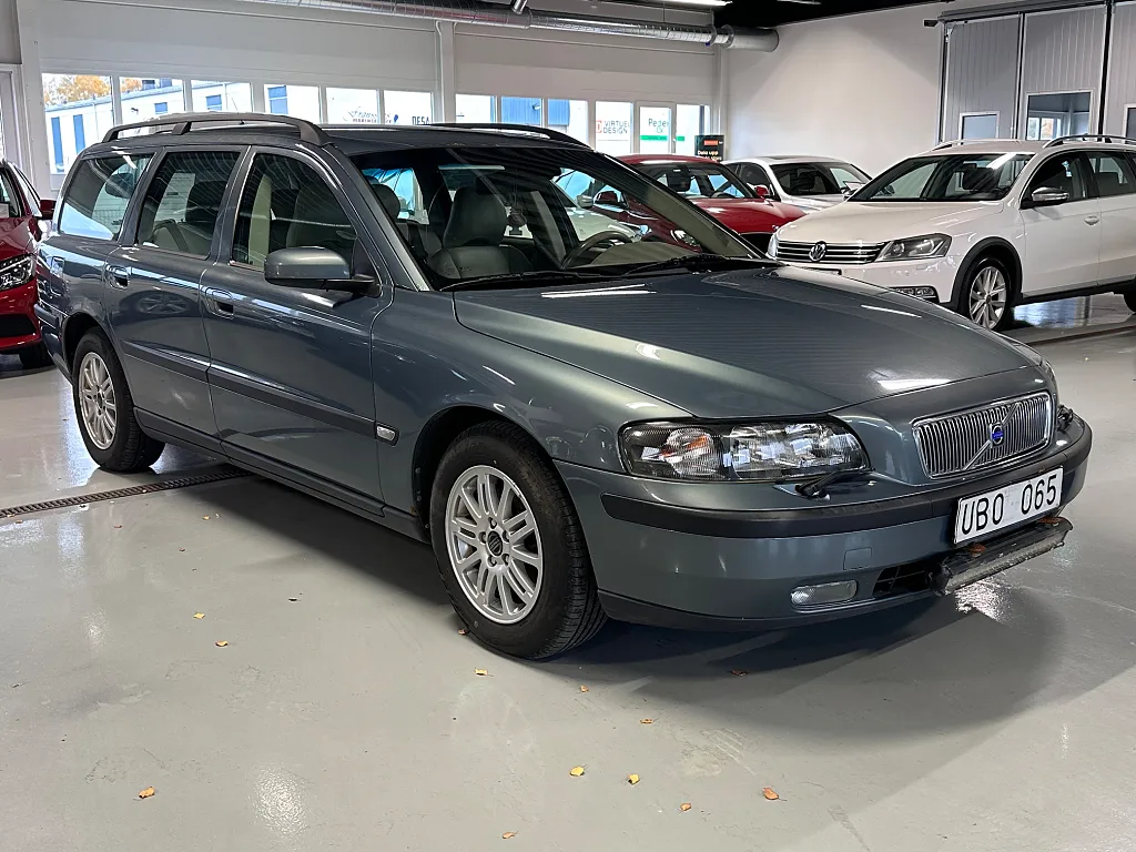 VOLVO V70 2.4 BUSINESS 140 ch 4X2 BVM - ATTELAGE - 250400 km