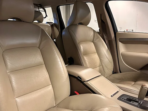 VOLVO XC70 D5 AWD 185 ch SUMMUM BVA - CUIR - ATTELAGE - 155600 km