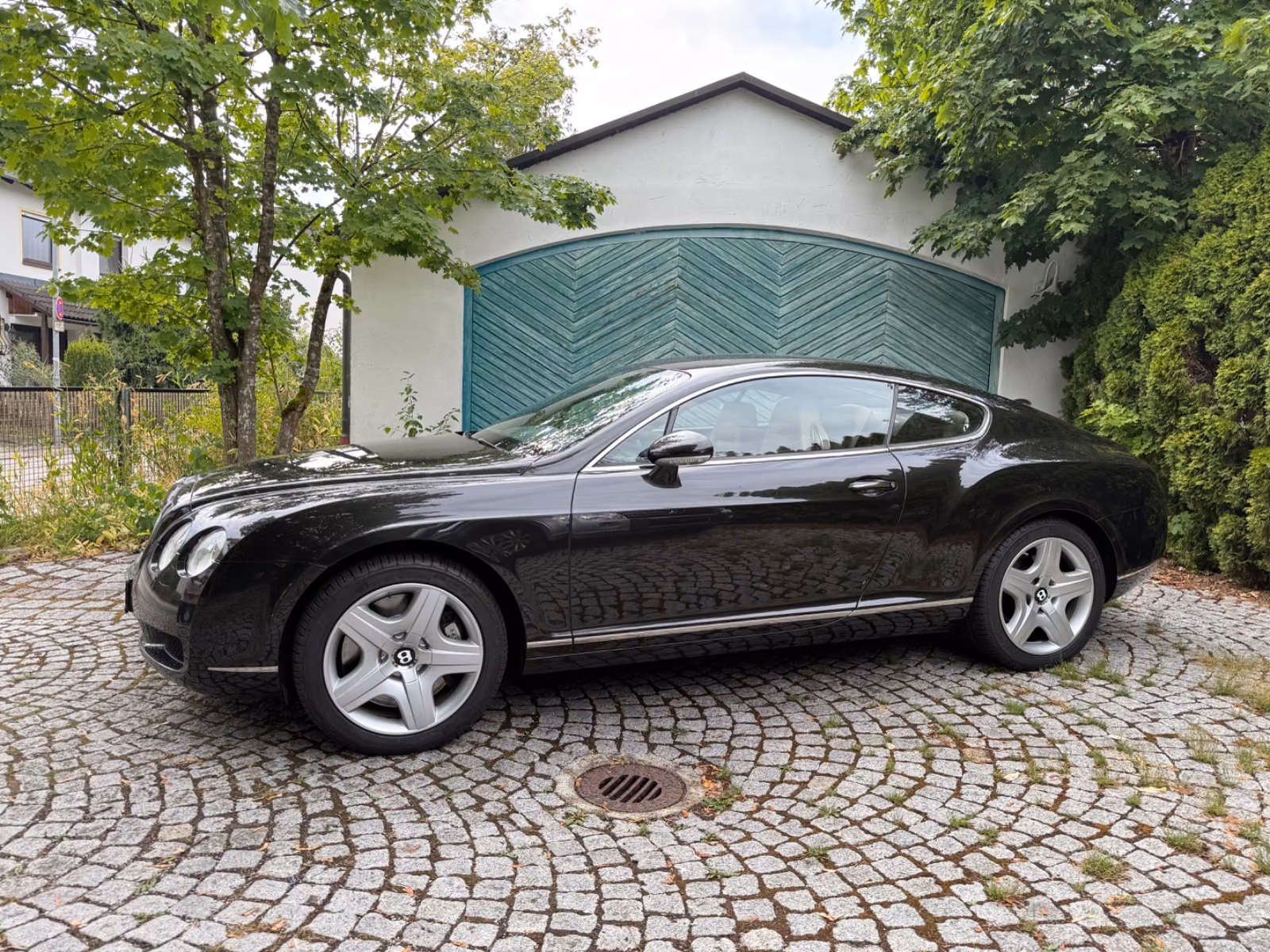 Bentley Continental GT W12 6.0 560 ch • Boîte auto • 4x4 • Cuir beige • GPS