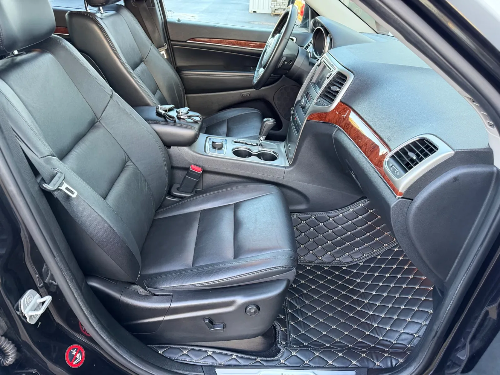 JEEP GRAND CHEROKEE 3.0 CRD LIMITED | 241 ch | 4X4 | BVA | HAYON ÉLECTRIQUE | RÉGLAGE ÉLECTRIQUE DES SIÈGES AVEC FONCTION MÉMOIRE | VOLANT EN CUIR