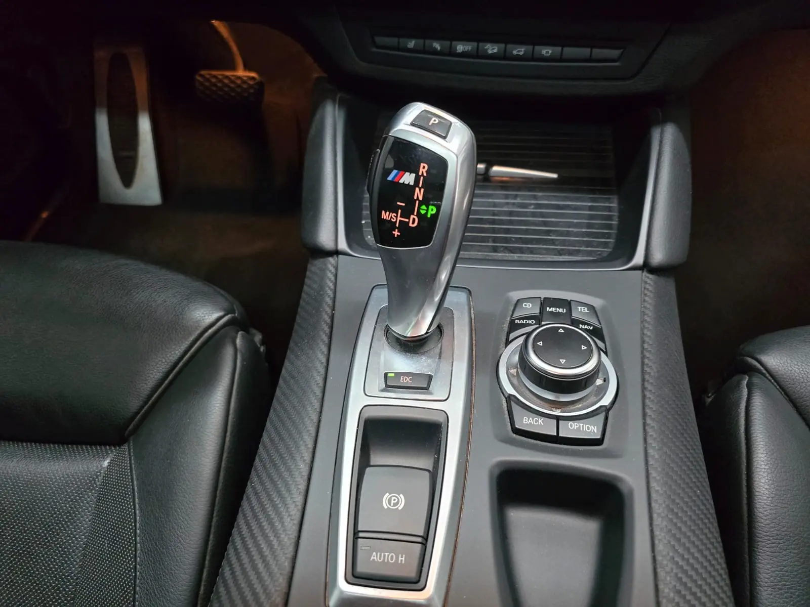 BMW X5 M 4.4 V8 | 555 ch | BVA | Toit panoramique | Affichage tête haute | Chauffage auxiliaire | Portes soft-close | Attelage