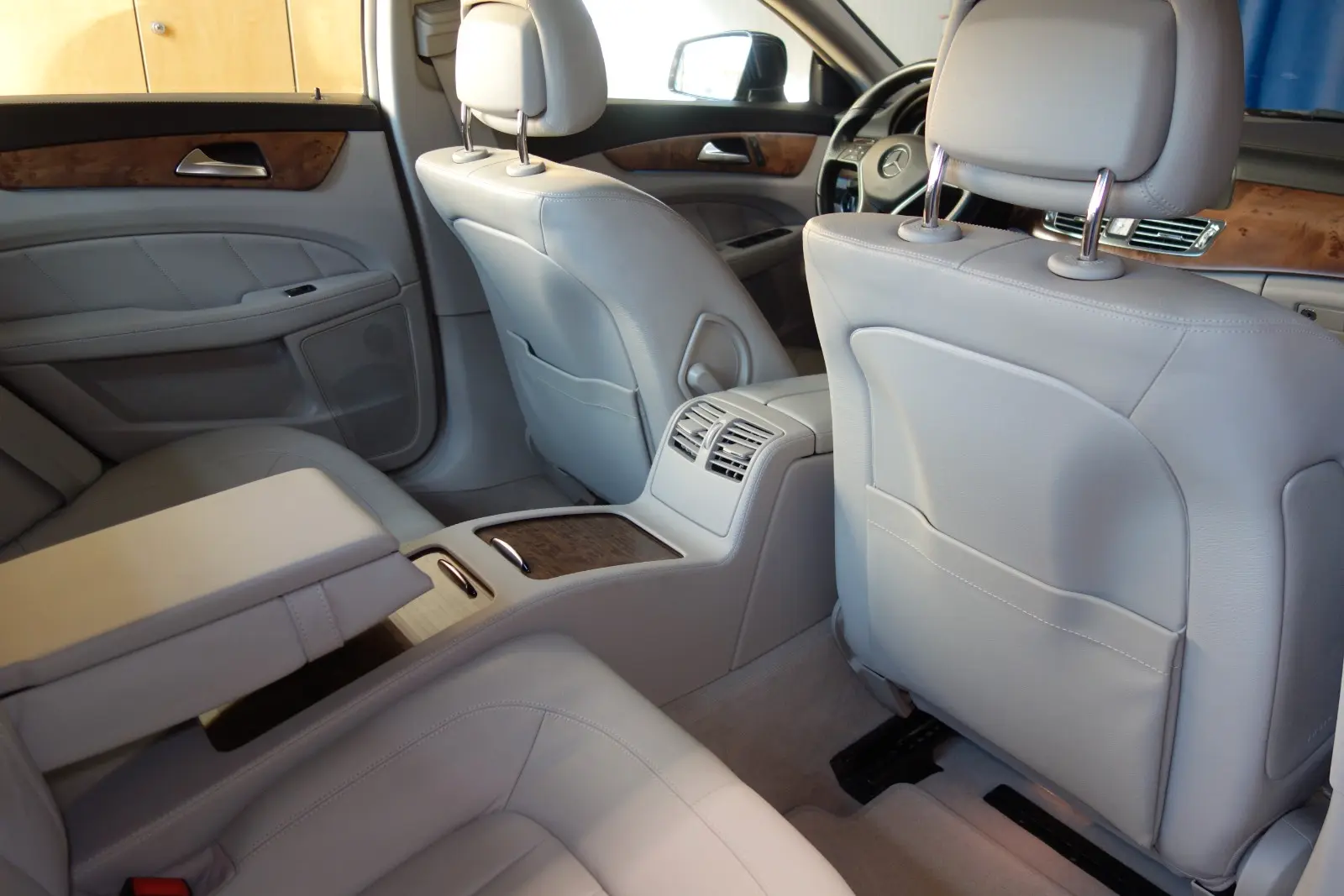 Mercedes-Benz Classe CLS 350 BlueEFFICIENCY | 306 ch | BVA | Cuir beige | Suspension pneumatique | Toit ouvrant | GPS | Sièges chauffants