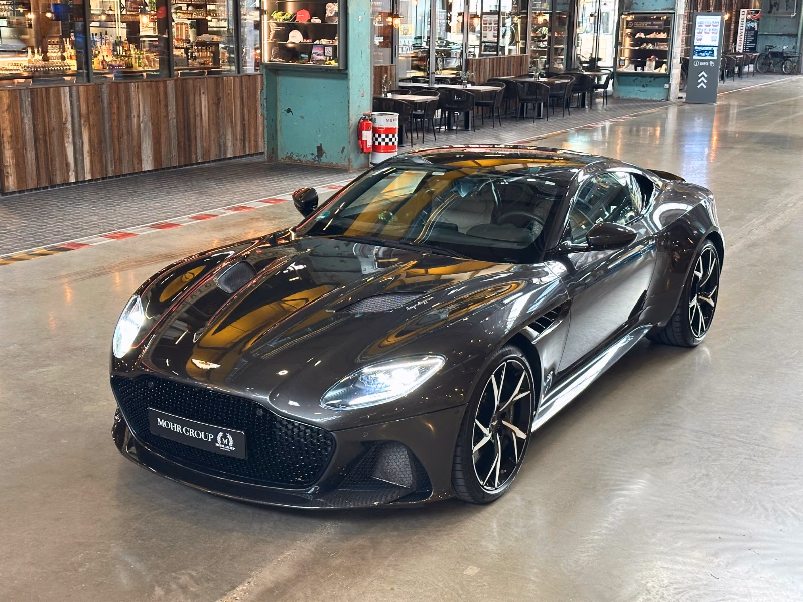 ASTON MARTIN DBS 5.2 V12 BITURBO SUPERLEGGERA - 725 ch - 1ère main
