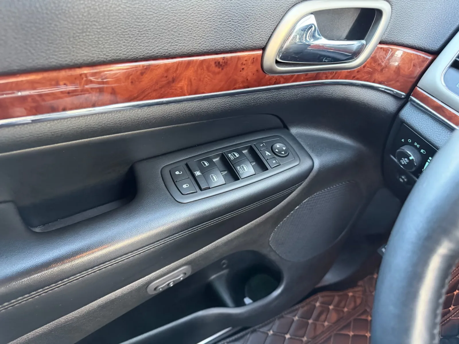 JEEP GRAND CHEROKEE 3.0 CRD LIMITED | 241 ch | 4X4 | BVA | HAYON ÉLECTRIQUE | RÉGLAGE ÉLECTRIQUE DES SIÈGES AVEC FONCTION MÉMOIRE | VOLANT EN CUIR