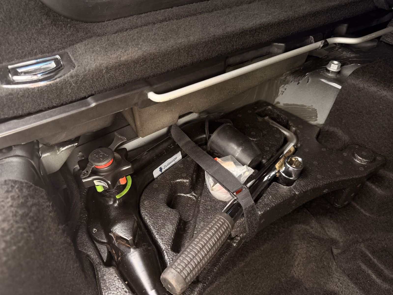 PORSCHE CAYENNE 3.6 V6 299ch TIPTRONIC 4x4 - SUSPENSION PNEUMATIQUE - CHAUFFAGE AUXILIAIRE - TOIT OUVRANT - ATTELAGE - JANTES 20"