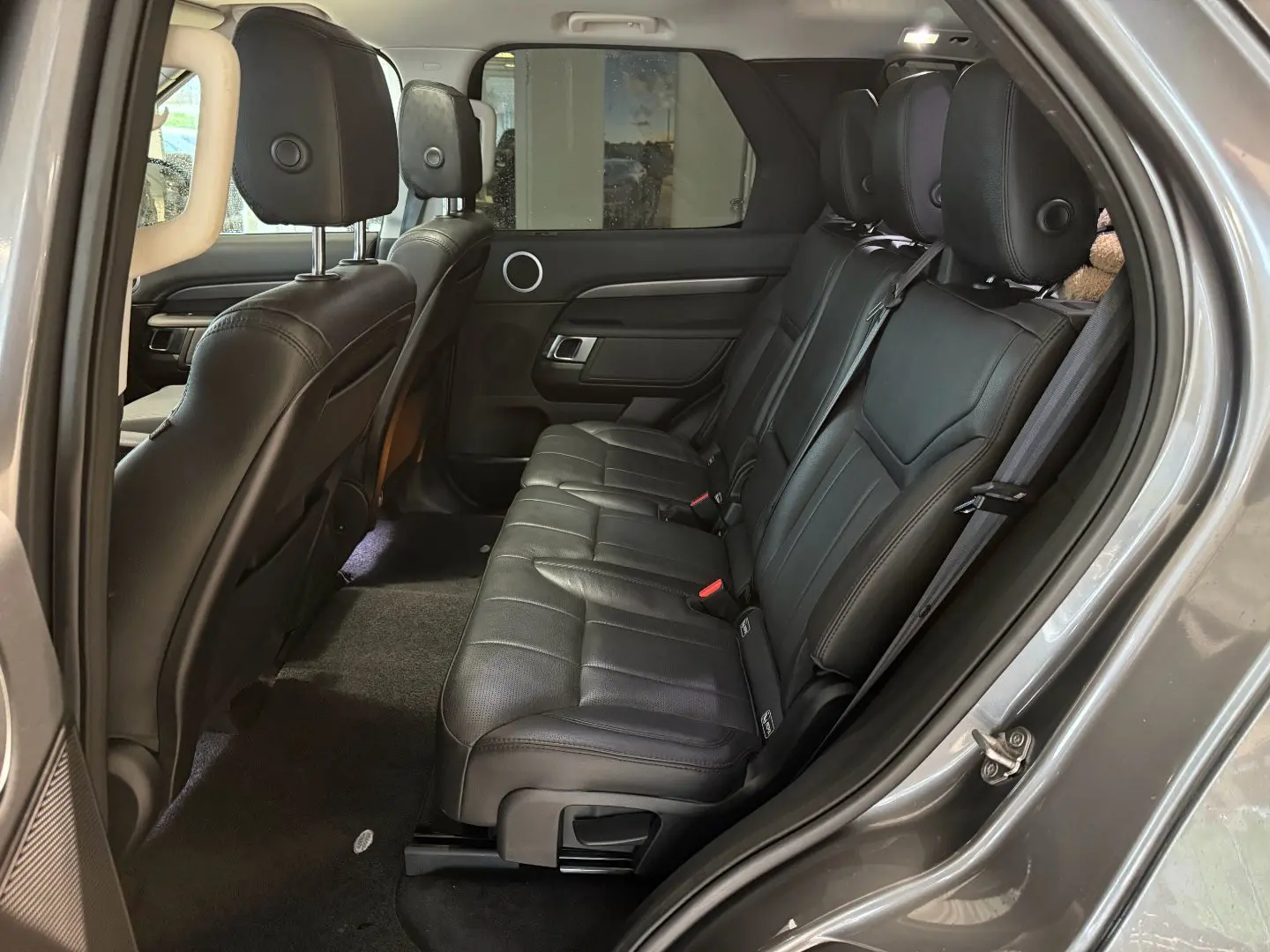 Land Rover Discovery 5 TD6 HSE | 258 ch | BVA | 7 places | Toit ouvrant | Suspension pneumatique | Affichage tête haute | Chauffage auxiliaire