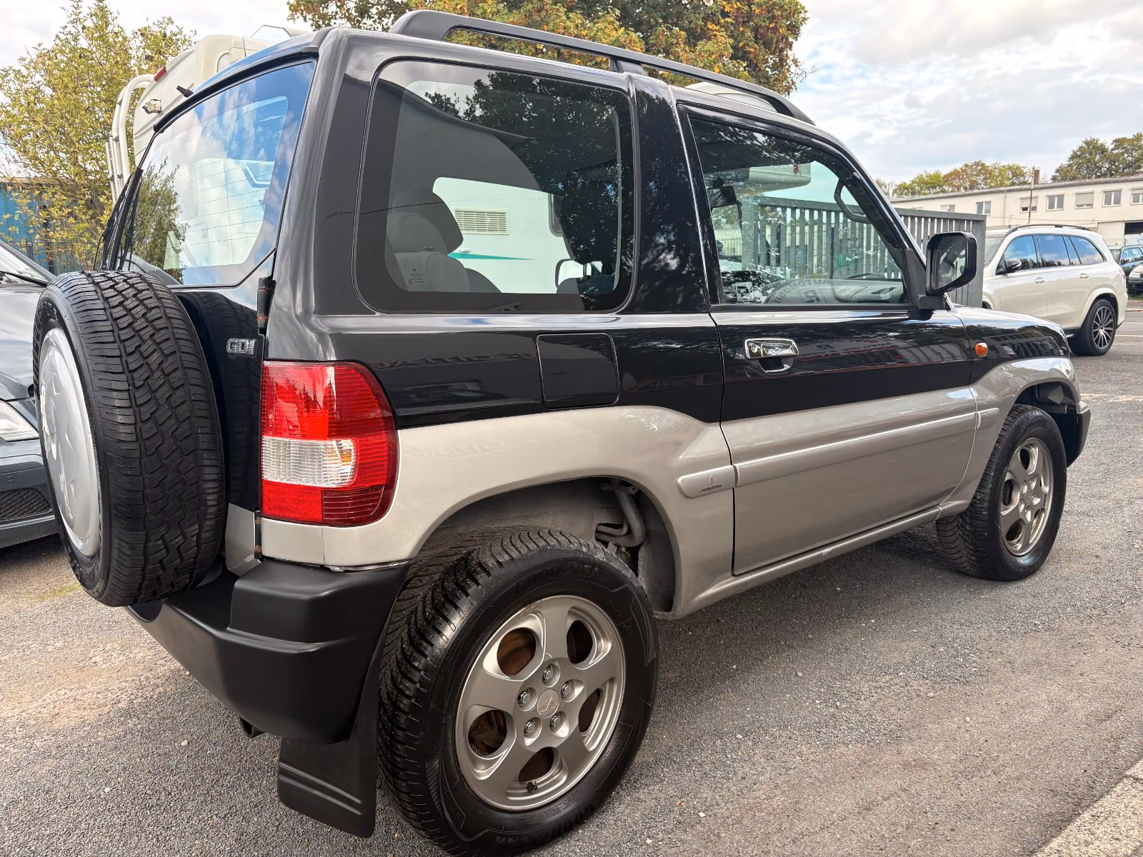 Mitsubishi Pajero Pinin 1.8 GDI 120 ch 4x4 Confort • 3 portes • Clim • Barres de toit