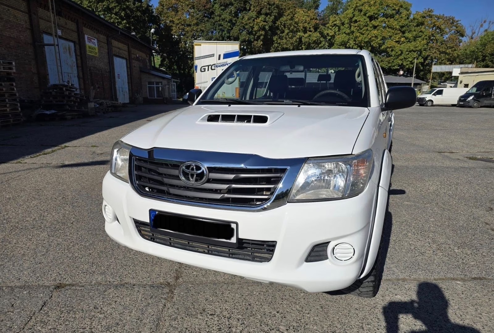 Toyota Hilux 2.5 D-4D 144 ch 4x4 Double Cabine • Clim auto • Attelage • Bluetooth • Sièges chauffants