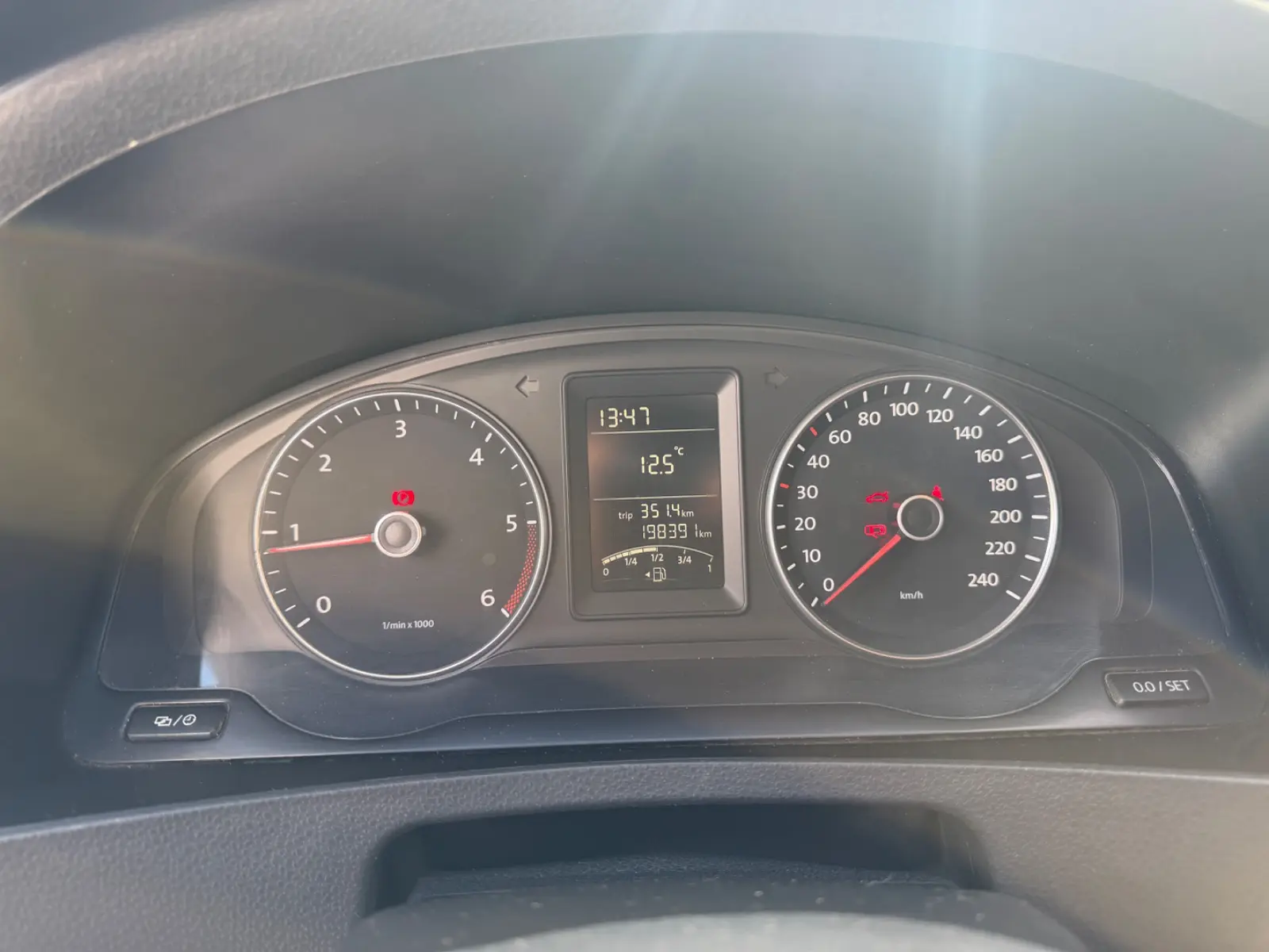 VOLKSWAGEN T5 CALIFORNIA 2.0 TDI 140ch - TOIT RELEVABLE - CHAUFFAGE AUXILIAIRE - ATTELAGE - RÉGULATEUR DE VITESSE