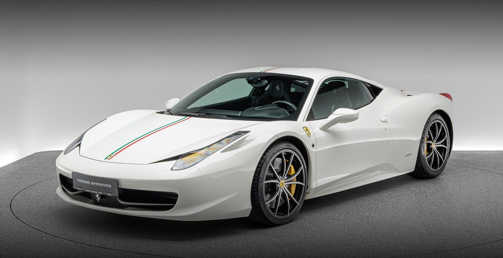 Ferrari 458 Italia V8 570 ch • Boîte F1 DCT • Baquets carbone • Pack Carbone • 48 000 km • Bianco Avus