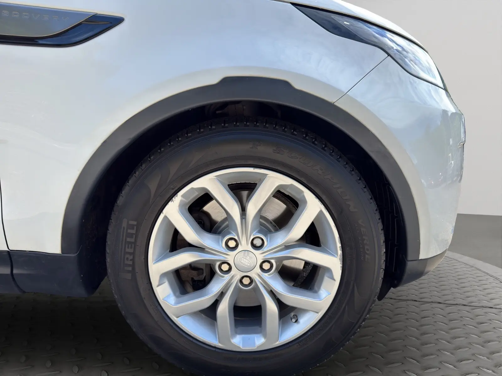 Land Rover Discovery 5 Si6 3.0 V6 SE | 340 ch | BVA | Suspension pneumatique | Cuir | Régulateur adaptatif | Sièges chauffants | Attelage