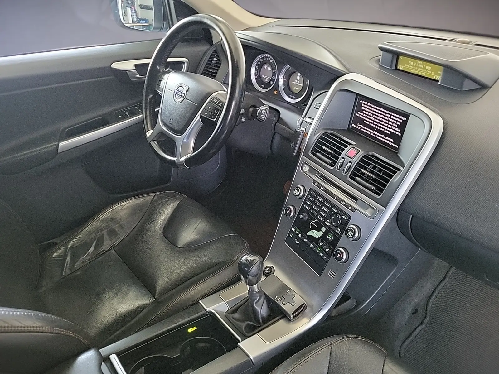 Volvo XC60 D5 AWD 205 ch Summum • 5 cylindres • Cuir • Toit pano • GPS • Caméra • Xénon • Attelage