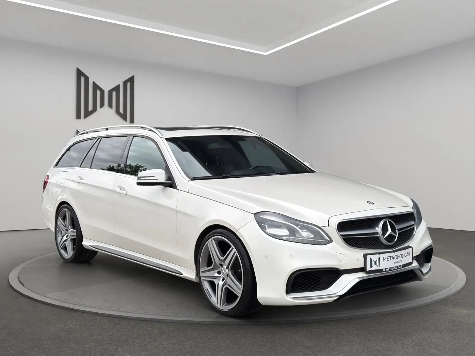 Mercedes E 350 BlueTEC Break V6 252 ch Avantgarde • Toit pano • Cuir • Harman Kardon • GPS • LED