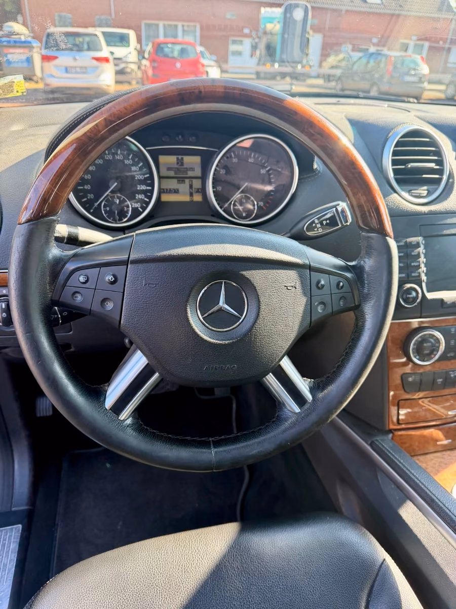 Mercedes-Benz GL 450 4Matic | 340 ch | BVA | 7 places | Toit panoramique | Suspension Airmatic | Écrans arrière | GPS