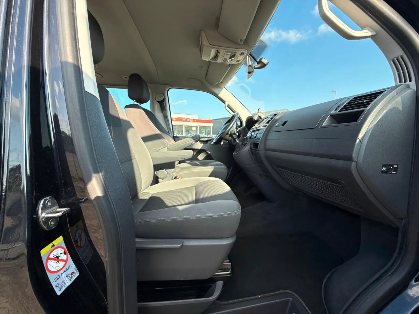 VOLKSWAGEN T5 MULTIVAN SPÉCIAL 2.0 TDI 140ch - 7 PLACES - CHAUFFAGE WEBASTO - GPS - SIÈGES CHAUFFANTS - CLIM BIZONE