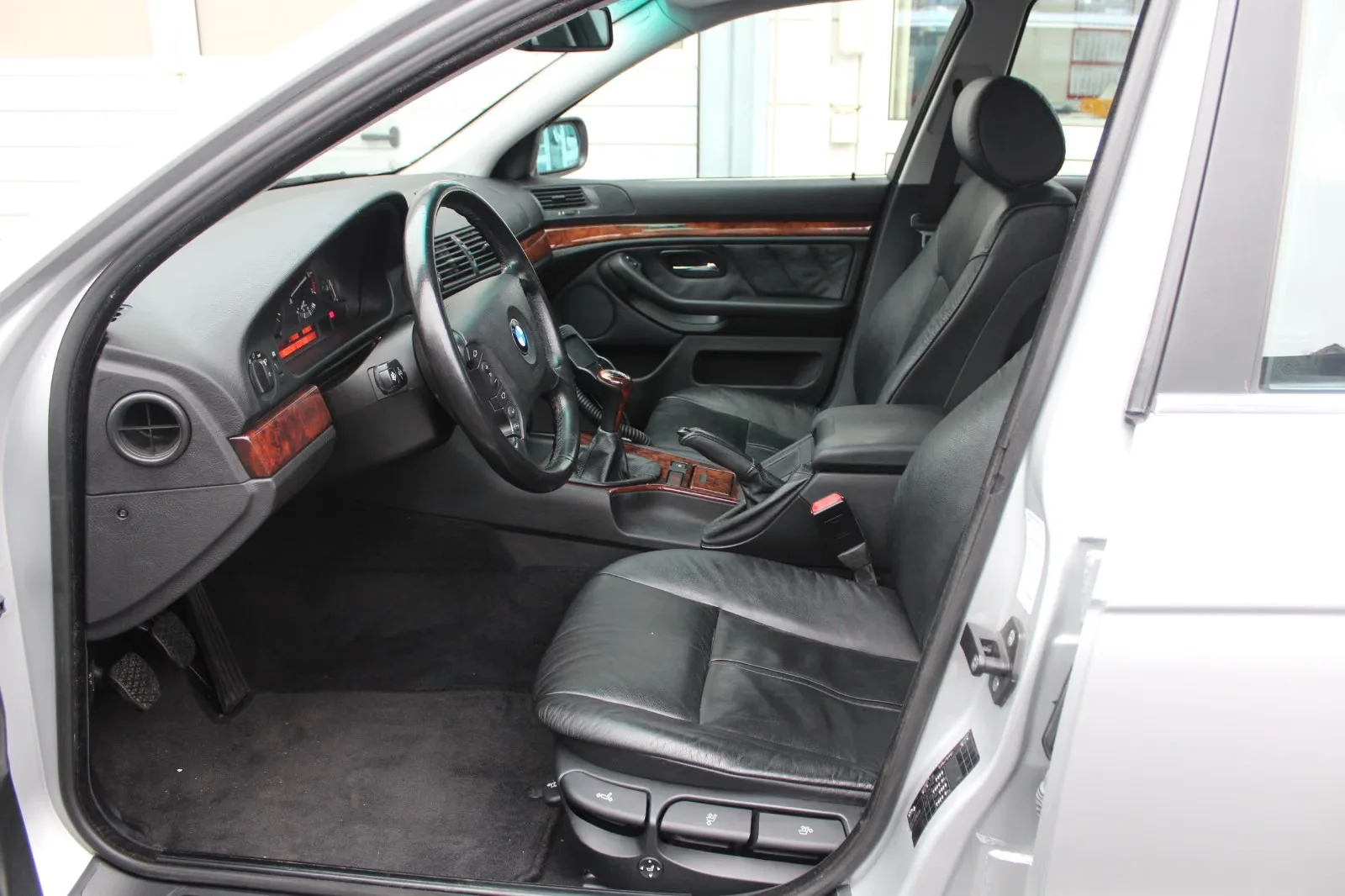 BMW 530 i TOURING 231 ch BVM - 2ème MAIN - CUIR -  205700 km