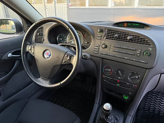 SAAB 9-3 SPORTCOMBI 1.8 LINEAR 122 ch BVM - 1ère MAIN - ATTELAGE - 166760 KM