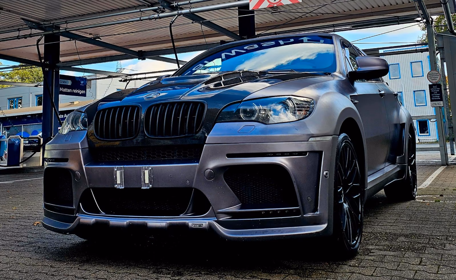 BMW X6 M 4.4 V8 | 555 ch | BVA | Kit Hamann | Toit ouvrant | Affichage tête haute | GPS | Sièges chauffants