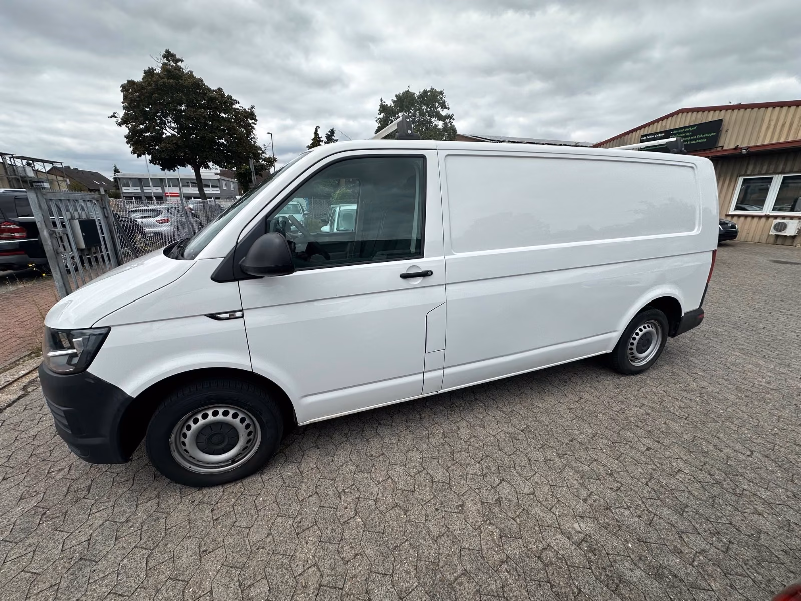 VOLKSWAGEN T6 TRANSPORTER 2.0 TDI 114CH - VERSION LONGUE - REVISION COMPLETE - TVA RECUPERABLE - 147.760 KMS