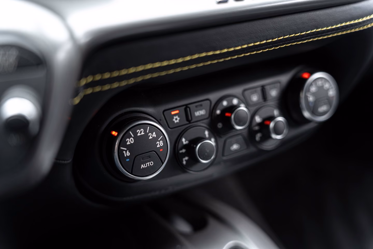 Ferrari F12 Berlinetta V12 740 ch • Nero Daytona • Sièges Daytona à mémoires • Lift • PPF • Freins Carbone/Céramique - Son JBL