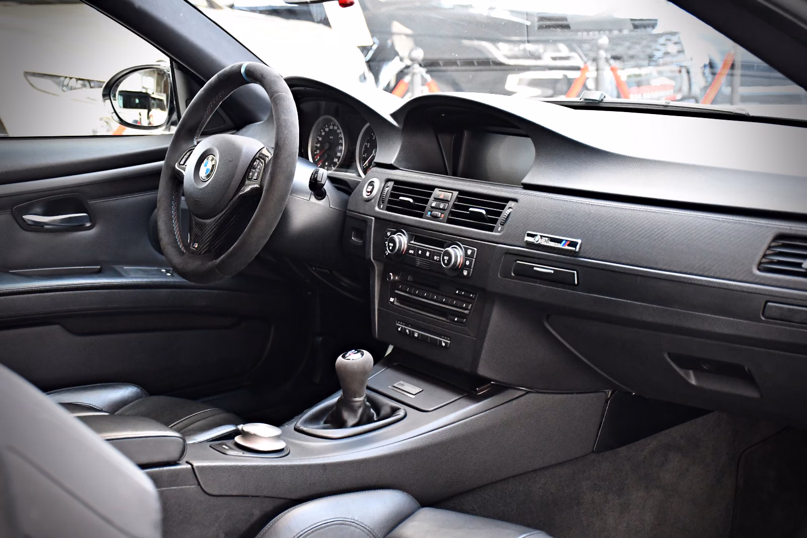 BMW M3 E92 V8 4.0 420 ch • Boîte manuelle • 79 800 km • Toit carbone • EDC • Cuir/Alcantara • GPS Pro