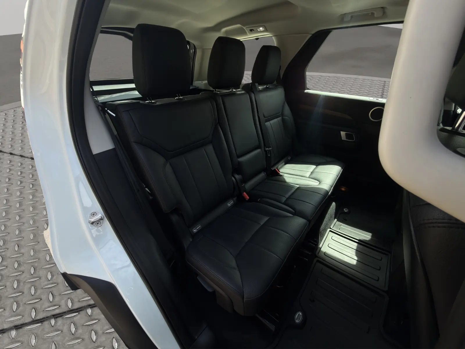 Land Rover Discovery 5 Si6 3.0 V6 SE | 340 ch | BVA | Suspension pneumatique | Cuir | Régulateur adaptatif | Sièges chauffants | Attelage
