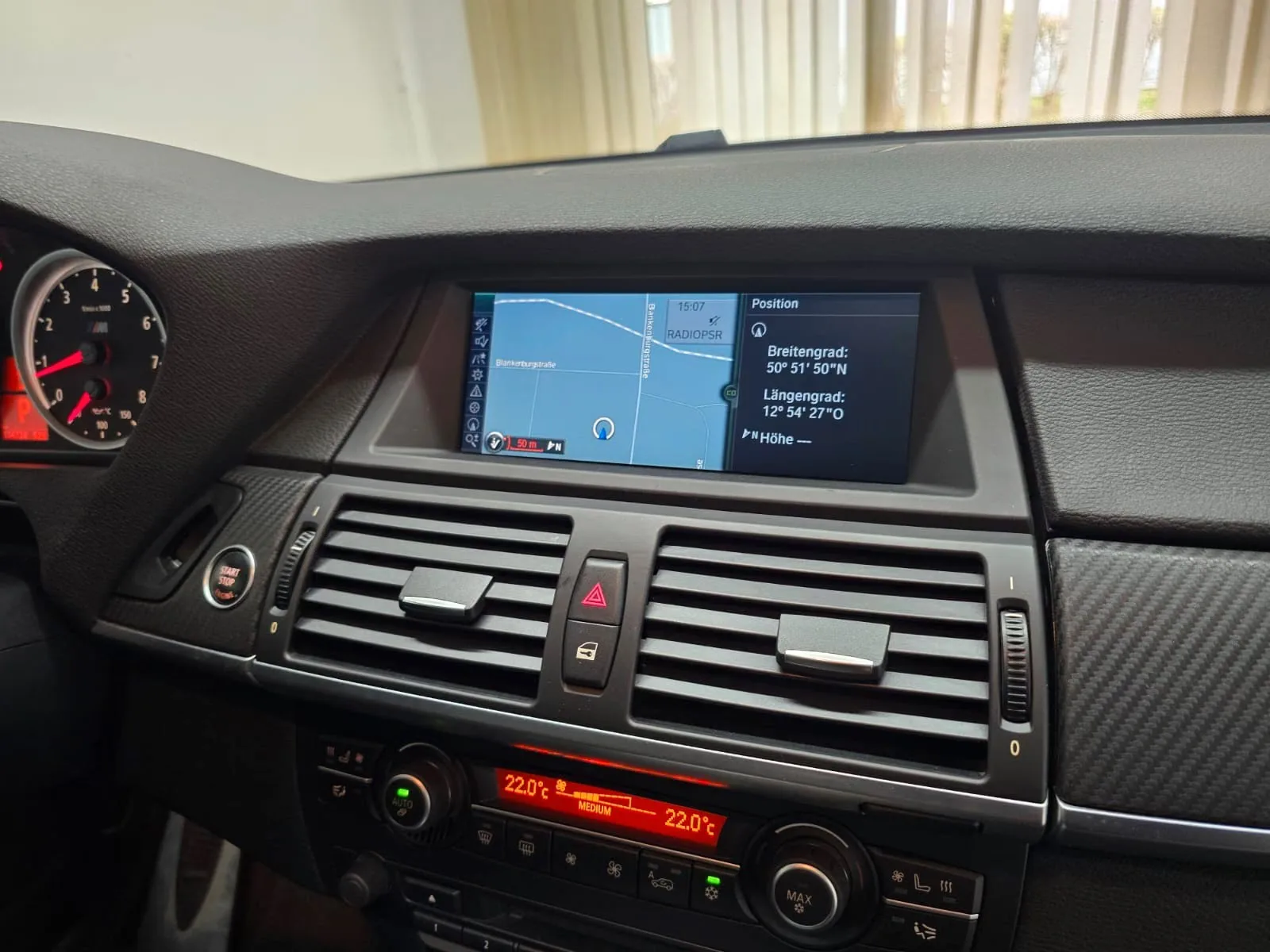 BMW X5 M 4.4 V8 | 555 ch | BVA | Toit panoramique | Affichage tête haute | Chauffage auxiliaire | Portes soft-close | Attelage