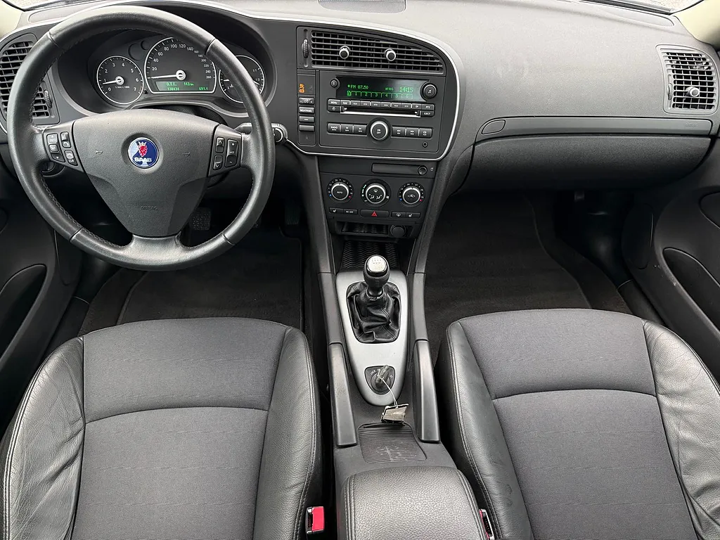SAAB 9-3 SPORTSEDAN 1.8t BIOPOWER 175ch - 1ÈRE MAIN - SIÈGES CHAUFFANTS - SIÈGE ÉLECTRIQUE - ATTELAGE - CLIMATISATION BIZONE