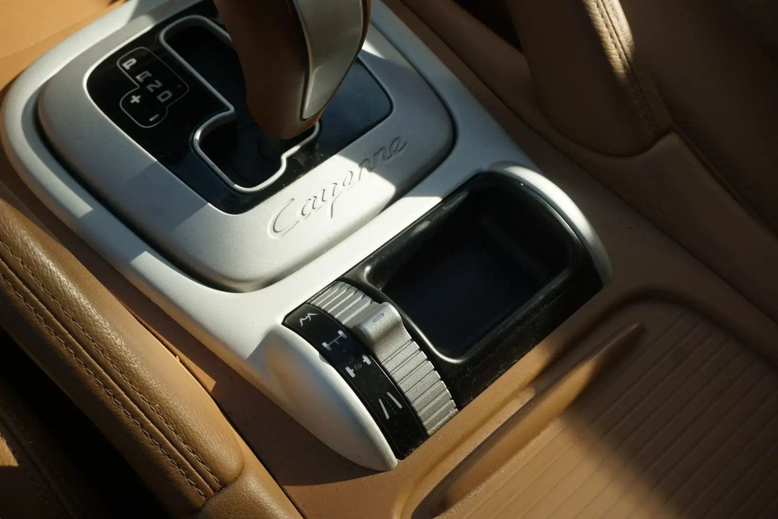 Porsche Cayenne S 4.5 V8 | 340 ch | BVA | Cuir beige | Toit ouvrant | GPS | Xénon | Sièges chauffants