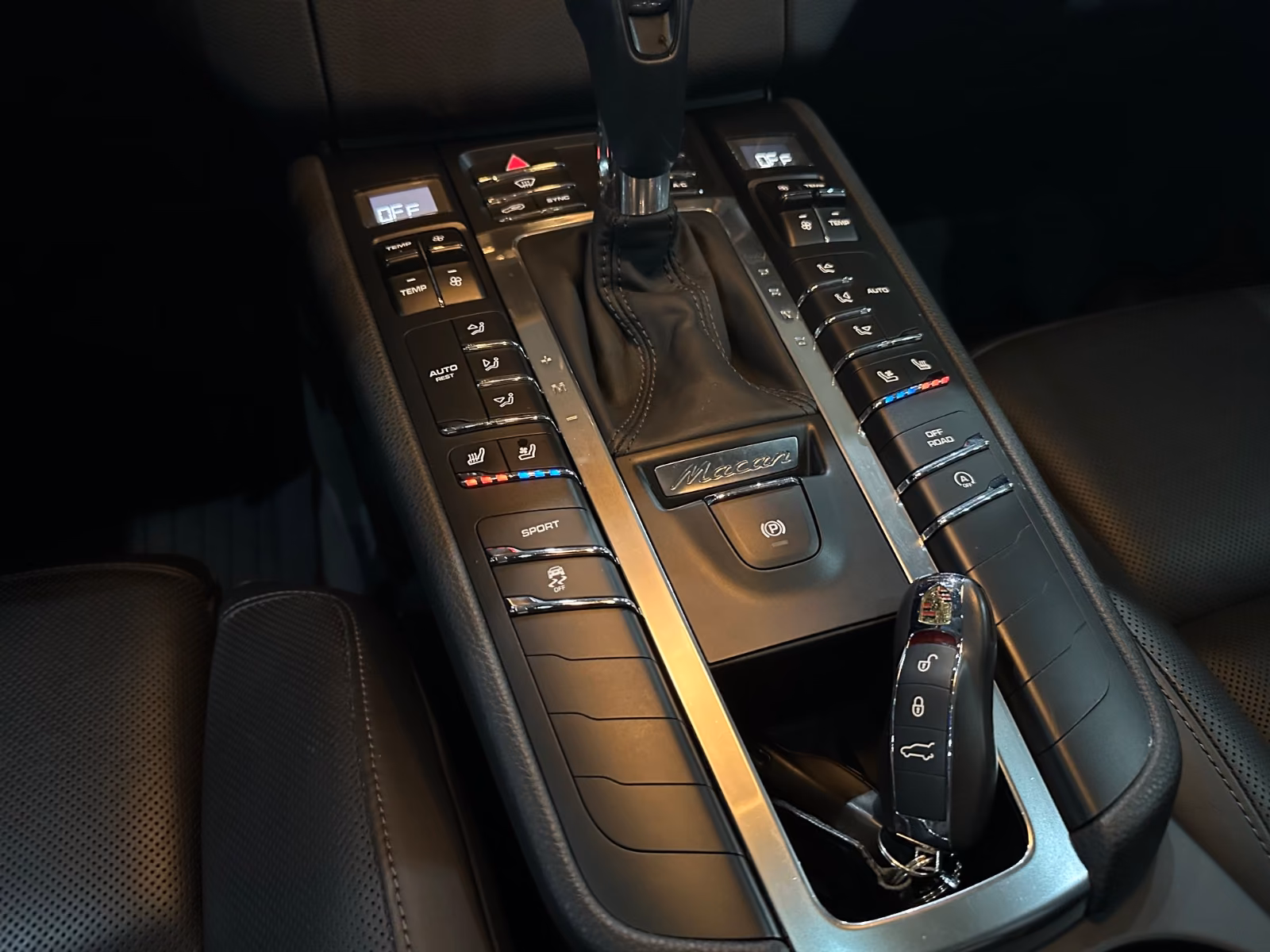 PORSCHE MACAN S / PANORAMA /  / CAMÉRA / BOSE | 340 ch | 4X4 | BVA | HAYON ÉLECTRIQUE | PACK SPORT | RÉGLAGE ÉLECTRIQUE DES SIÈGES AVEC FONCTION MÉMOIRE